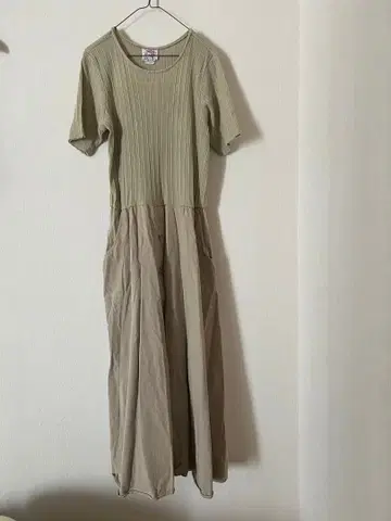 GOSSIP 리브 원피스 올리브 그린