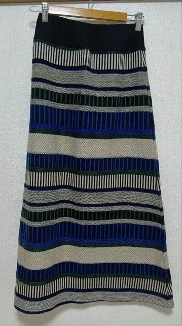 안티카 모던 패턴 니트 타이트 스커트