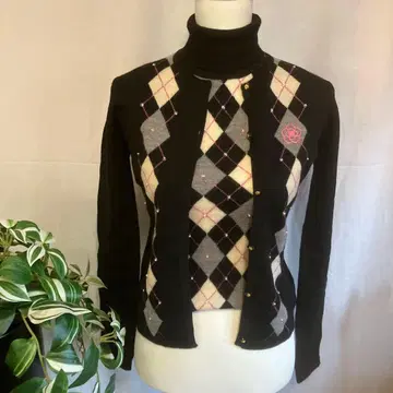 [ 새상품급 ] CLATHAS 아가일 무늬 터틀넥 가디건