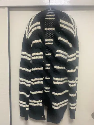 ZARA 블랙 앤 화이트 스트라이프 가디건 S-M