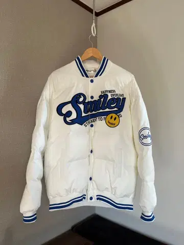 SMILEY FACE 로고 자수 다운 자켓 화이트 미사용 택 포함