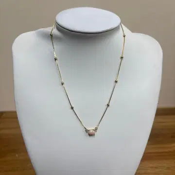 비즈와 핑크 스톤의 골드 목걸이