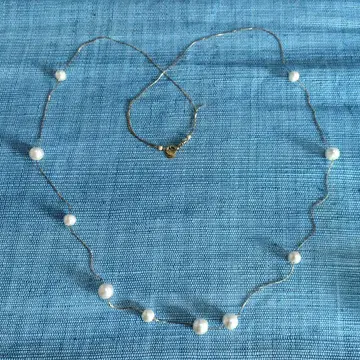 케라스스의 실크 목걸이