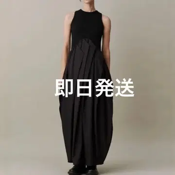 UN3D. CURVE LINE TUCK SLEEVELESS OP