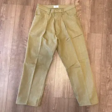 HERILL 헤릴 베이지 TUCK DENIM PANTS