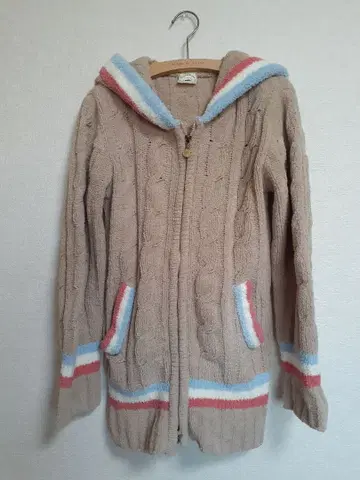 젤라또피케 후드 부착 베이지 룸웨어