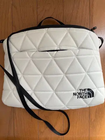 THE NORTH FACE 퀼팅 숄더백