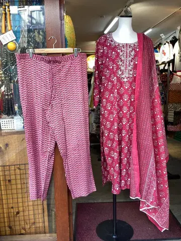 민족 의상풍 셋업 쿠르타 판자비 드레스 마젠타 꽃무늬 자수