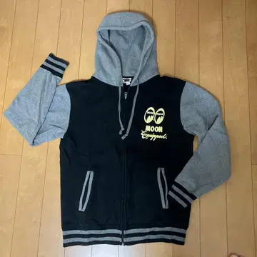 MOON Equipped 후드티 블랙과 그레이