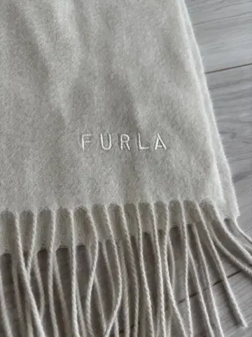 FURLA 프린지 머플러 화이트