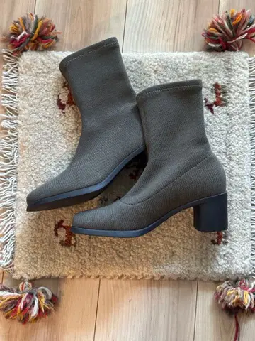 캠퍼 Meda 올리브 그린 니트 숏부츠 힐 5.5cm