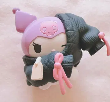 산리오 캐릭터즈 옷 갈아입는 중 쿠로미