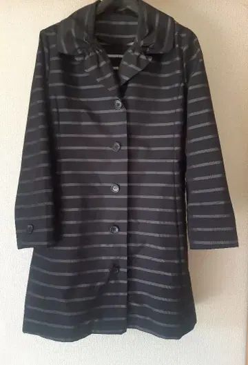 트렌치코트 블랙 스트라이프