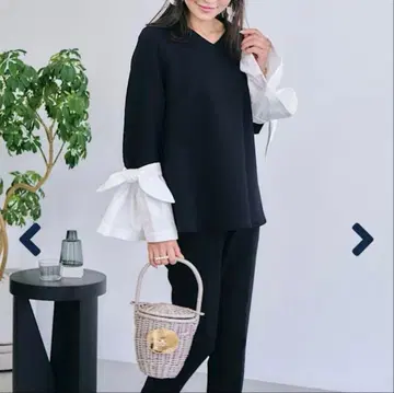 새상품 마를롱 에논피 V넥 리본 탑 2024AW