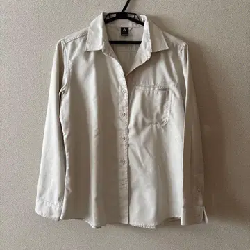 mont-bell 베이지 긴팔 셔츠 가슴 포켓 부착