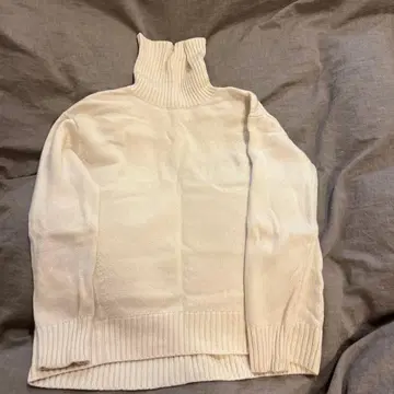 UNITED ARROWS 화이트 터틀넥 니트