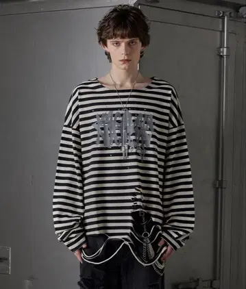 [ GRANCY ] 큐빅 그래픽 롱T