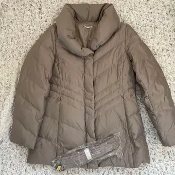 베이지 다운 자켓 볼륨 옷깃