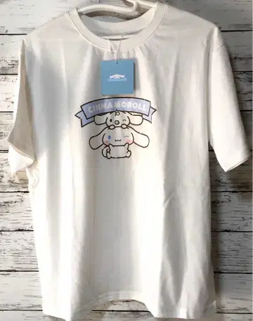 새상품 시나모롤 T셔츠 여성용 M