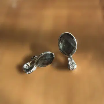 그레이 타원형 실버 귀찌