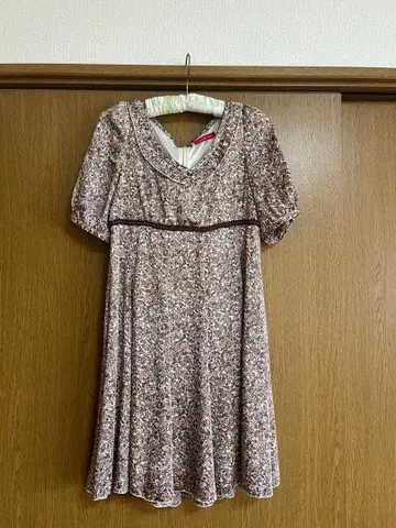 꽃무늬 반팔 플레어 원피스 (브라운 계열)