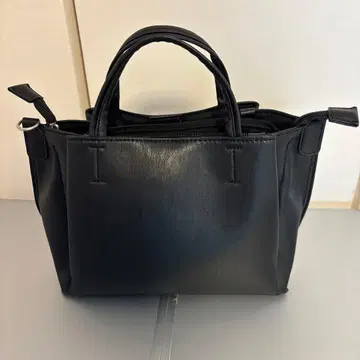 블랙 합성 피혁 핸드백