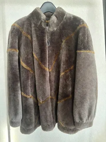 지오메트릭 패턴 무스탕 하프 코트