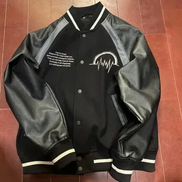 KOSMIK NOISE 바시티 자켓 블랙