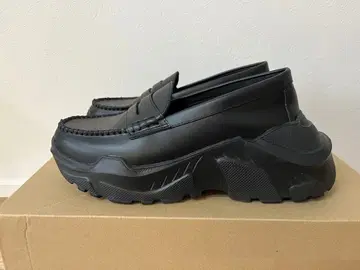 AKIKOAOKI 로퍼 블랙