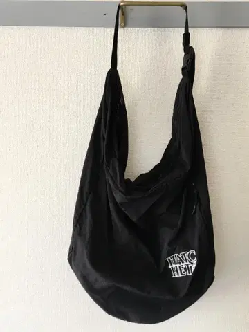 새상품급 HATCHET 나일론 숄더백 (단면만 자수)