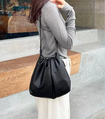 LE MORE 원핸들 개더 숄더백