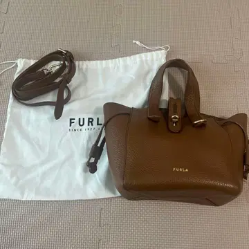 FURLA 브라운 백 숄더 스트랩 포함