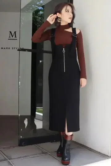 MURUA 프론트 지퍼 타이트 점프 스커트 블랙