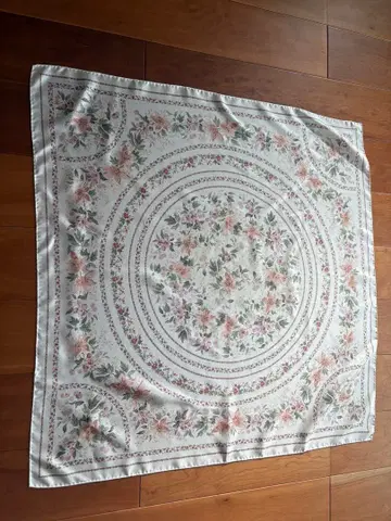 스카프 로라 애슐리