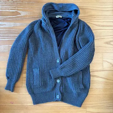 질샌더 후드 부착 니트 가디건