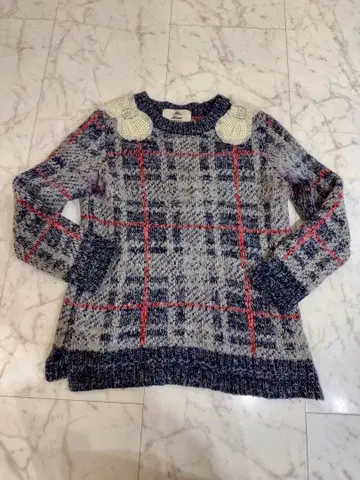 Kaon 체크 무늬 비즈 포함 스웨터