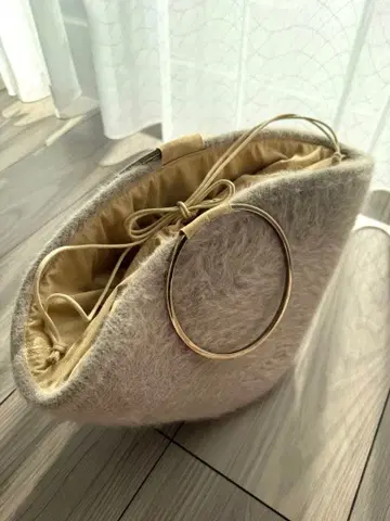 CaterinaBertini 퍼 바스켓 반지 핸들 베이지