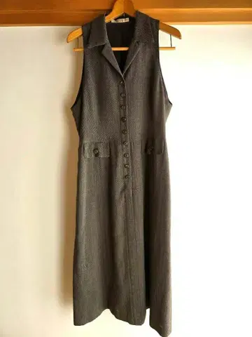 원피스 슬리브리스 크리스찬 오자르 브라운