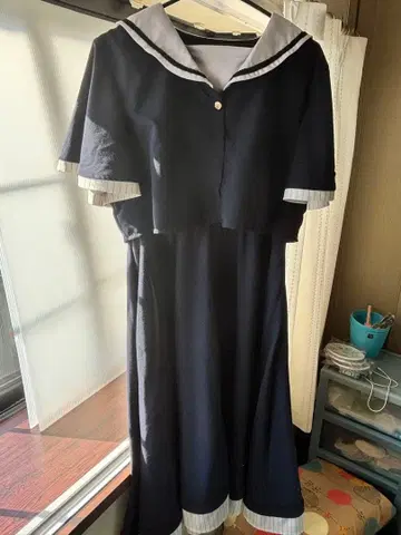 전하지 못했던 편지, 세일러 셔츠 원피스