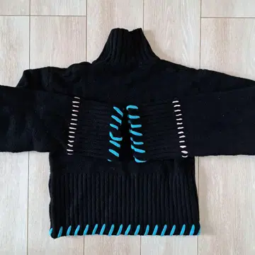 miette 블랙 하이넥 스웨터