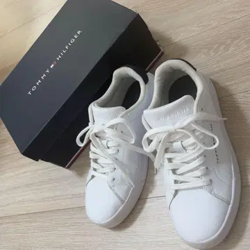 타미힐피거 화이트 스니커즈