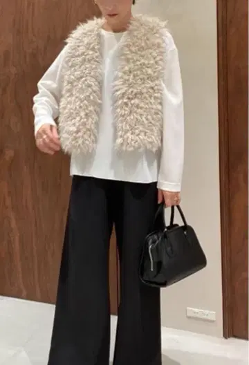 새상품급 개럴개런트 인조 모피 베스트 아이보리