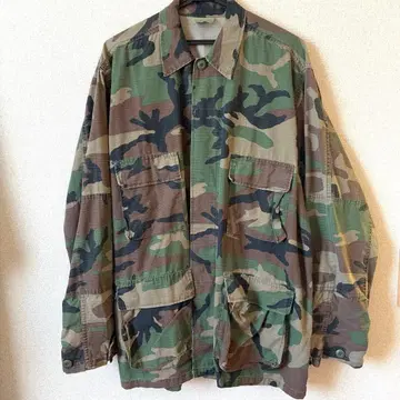 카모플라쥬 밀리터리 자켓 전면 포켓 부착