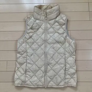 10.30 UNIQLO 유니클로 다운 베스트 베이지 계열 M