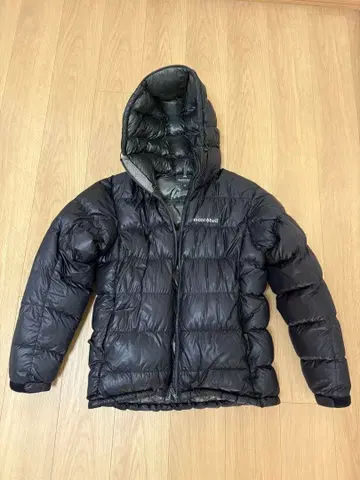 새상품급 mont-bell 알파인 다운 후드티 M 블랙 레어 컬러