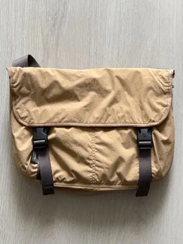 Bellroy Cinch Messenger 12L Sand Dune
