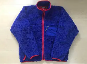 파란색 플리스 자켓