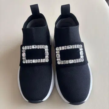 +diana 블랙 스니커즈 22cm