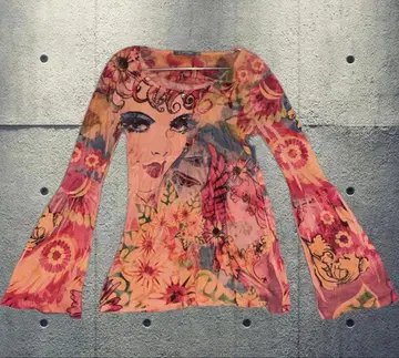 플레어 슬리브 꽃무늬 긴팔 상의