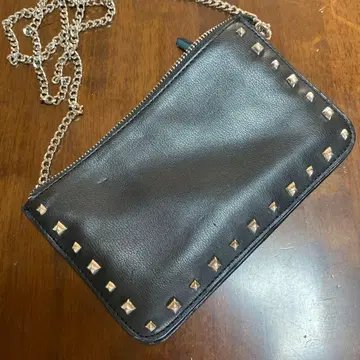 ZARA 스터드 숄더백